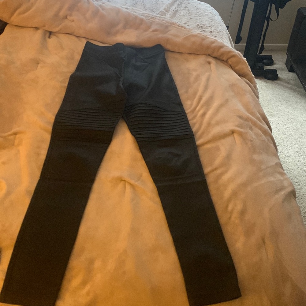 Leggings.